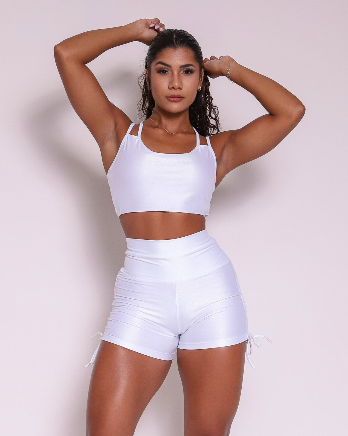 Shorts Scrunch + Top Anike (White)