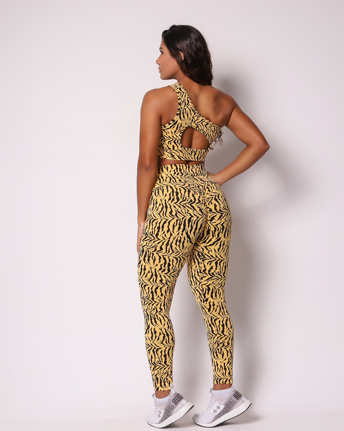 Leggings Scrunch + Top of choice (Gold Zebra)