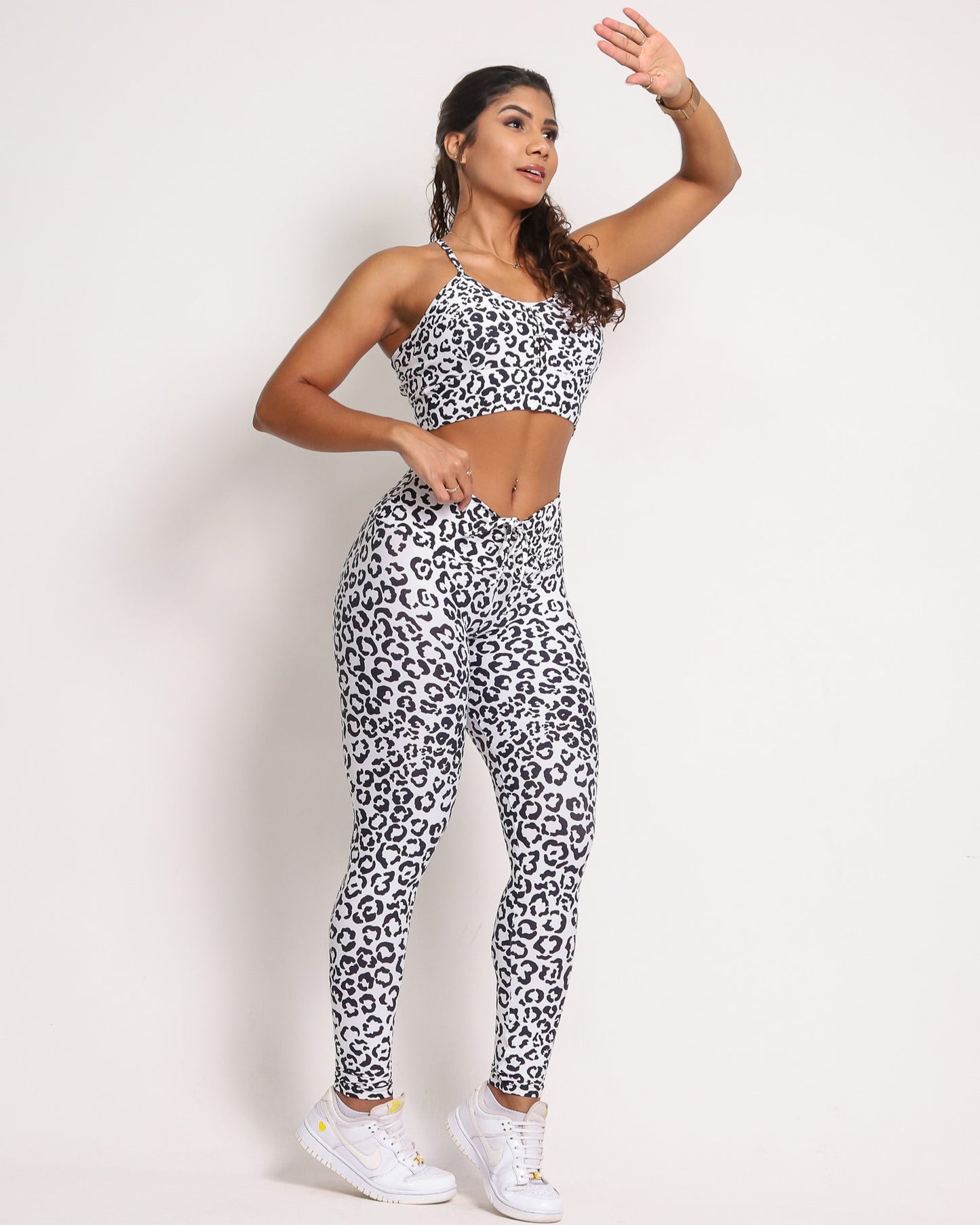 Leggings Scrunch + Top of choice (White Jaguar)